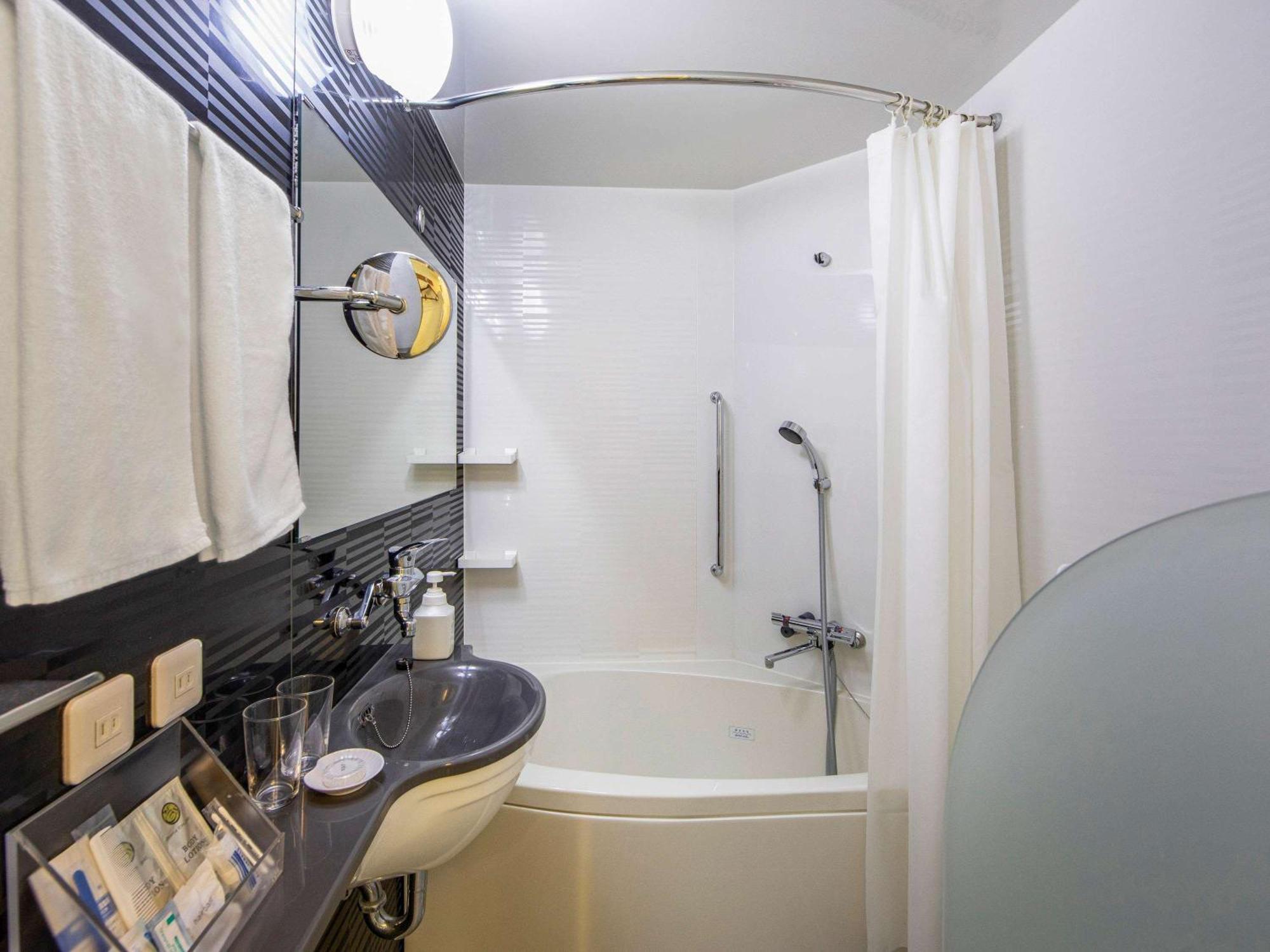 Готель Ibis Styles Tokyo Ginza Екстер'єр фото